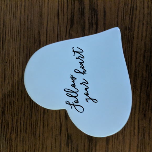 Follow Your Heart table top decor - Picture 2 of 4